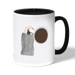 كوب قهوة بمقبض اسود بتصميم وقت القهوة