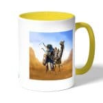 كوب قهوة بمقبض اصفر بتصميم أساسنز كريد حورس