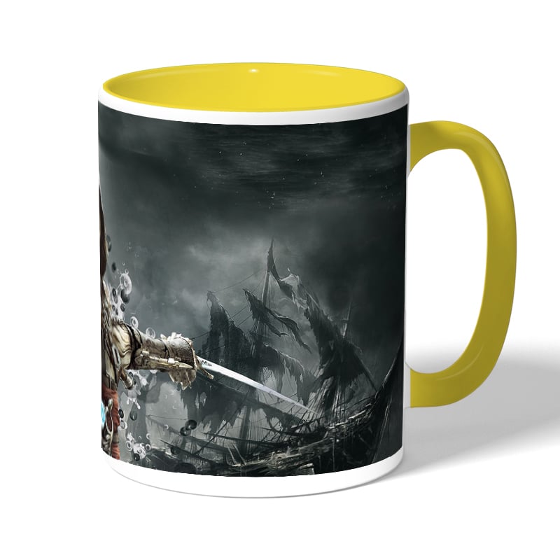 كوب قهوة بمقبض اصفر بتصميم أساسنز كريد كوب قهوة بمقبض اصفر بتصميم أساسنز كريد