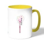 كوب قهوة بمقبض اصفر بتصميم أنت مميز