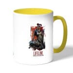 كوب قهوة بمقبض اصفر بتصميم ابيكس ليجندز لايفلاين