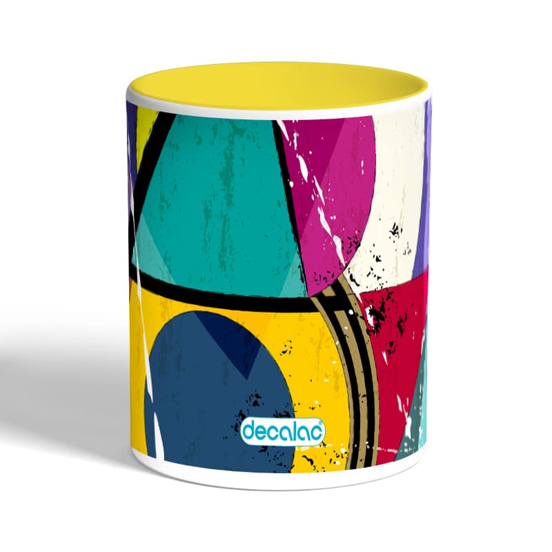 كوب-قهوة-بمقبض-اصفر-بتصميم-اشكال-هندسيه-1