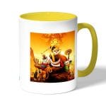 كوب قهوة بمقبض اصفر بتصميم اصدقاء كونغ فو باندا