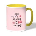 كوب قهوة بمقبض اصفر بتصميم الأجازه