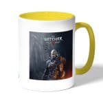 كوب قهوة بمقبض اصفر بتصميم الامساك برؤوس الوحوش ذا ويتشر 3 وايلد هانت