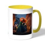 كوب قهوة بمقبض اصفر بتصميم الاميره ميريدا تنقذ امها