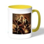 كوب قهوة بمقبض اصفر بتصميم الطائرمع الصقر أساسنز كريد