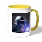 كوب قهوة بمقبض اصفر بتصميم المخيف رافين فورتنايت