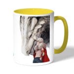 كوب قهوة بمقبض اصفر بتصميم باكوغو أكاديميتي للأبطال