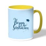 كوب قهوة بمقبض اصفر بتصميم تخرج