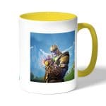 كوب قهوة بمقبض اصفر بتصميم ثانوس فورتنايت