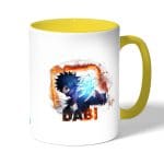 كوب قهوة بمقبض اصفر بتصميم دابي من أكاديميتي للأبطال