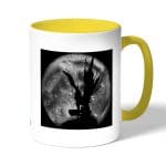 كوب قهوة بمقبض اصفر بتصميم ديث نوت الشيطان ريوك