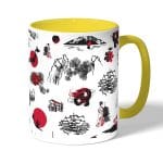 كوب قهوة بمقبض اصفر بتصميم رسومات يابانيه