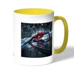 كوب قهوة بمقبض اصفر بتصميم  سبايدر مان اعلى نيويورك