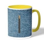 كوب قهوة بمقبض اصفر بتصميم سحاب