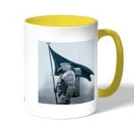 كوب قهوة بمقبض اصفر بتصميم شياطين هومو ديث ستراندنغ