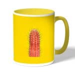 كوب قهوة بمقبض اصفر بتصميم صبار