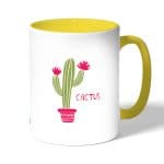 كوب قهوة بمقبض اصفر بتصميم صبار رسم