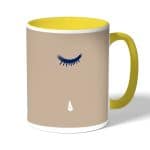 كوب قهوة بمقبض اصفر بتصميم عيون تبكي