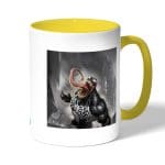 كوب قهوة بمقبض اصفر بتصميم غضب فينوم