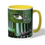 كوب قهوة بمقبض اصفر بتصميم فن تجريدي