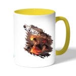 كوب قهوة بمقبض اصفر بتصميم قتال اللحيه البيضاء ون بيس