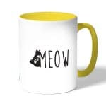 كوب قهوة بمقبض اصفر بتصميم قطه لطيفه