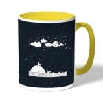 كوب قهوة بمقبض اصفر بتصميم قمر والنجوم