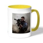 كوب قهوة بمقبض اصفر بتصميم كول أوف ديوتي قناص
