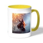 كوب قهوة بمقبض اصفر بتصميم لعبة باتلفيلد