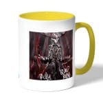 كوب قهوة بمقبض اصفر بتصميم لعبه الرعب والنجاة بلود بورن