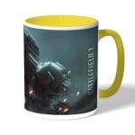 كوب قهوة بمقبض اصفر بتصميم مركبة قتالية باتلفيلد