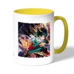 كوب قهوة بمقبض اصفر بتصميم معركه في أكاديميتي للأبطال