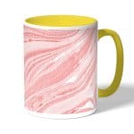 كوب قهوة بمقبض اصفر بتصميم وردي