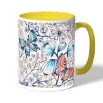 كوب قهوة بمقبض اصفر بتصميم ورود وفراشات