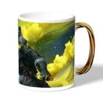 كوب قهوة بمقبض ذهبي بتصميم أبيكس ليجندز كوستيك