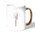 كوب قهوة بمقبض ذهبي بتصميم أنت مميز