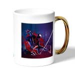 كوب قهوة بمقبض ذهبي بتصميم إنتو ذا سبايدر فيرس