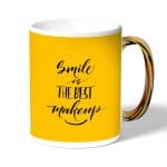 كوب قهوة بمقبض ذهبي بتصميم ابتسامه