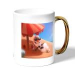 كوب قهوة بمقبض ذهبي بتصميم اجازه أولاف