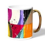 كوب قهوة بمقبض ذهبي بتصميم اشكال هندسيه