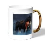 كوب قهوة بمقبض ذهبي بتصميم الأميرة مريدا