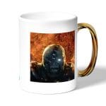 كوب قهوة بمقبض ذهبي بتصميم النمسيس ريزدنت ايفل 3