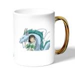 كوب قهوة بمقبض ذهبي بتصميم انمي المخطوفة