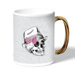 كوب قهوة بمقبض ذهبي بتصميم جمجمه بقبعه