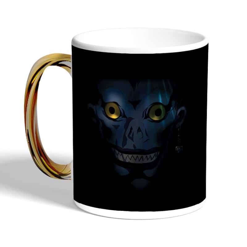 كوب-قهوة-بمقبض-ذهبي-بتصميم-ديث-نوت-ريوك-مخيف-2