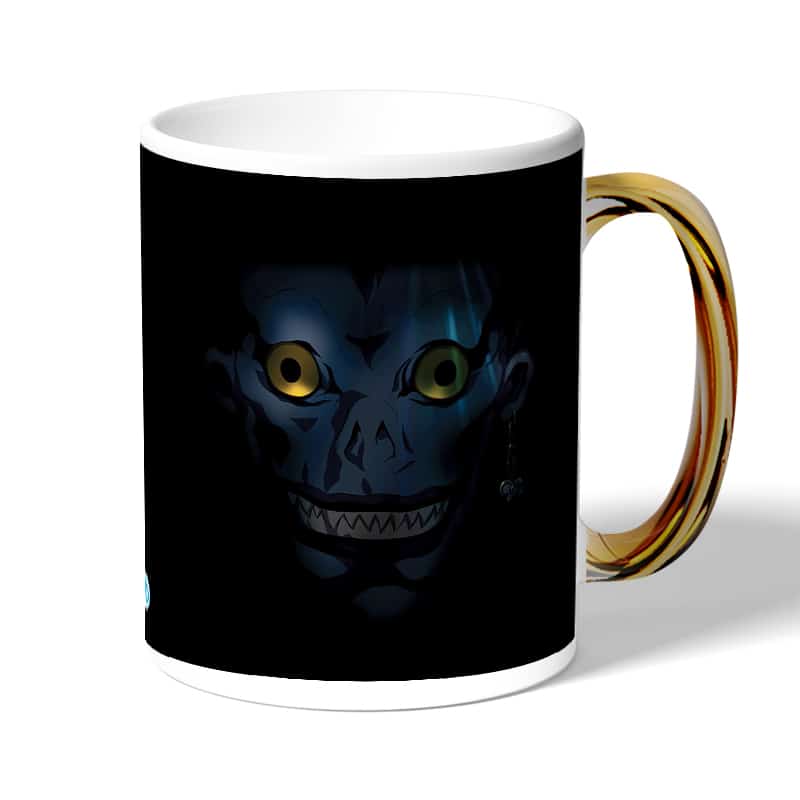 كوب قهوة بمقبض ذهبي بتصميم ديث نوت ريوك مخيف كوب قهوة بمقبض ذهبي بتصميم ديث نوت ريوك مخيف