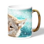 كوب قهوة بمقبض ذهبي بتصميم ذئب