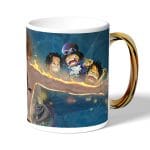 كوب قهوة بمقبض ذهبي بتصميم ذكريات إيس ون بيس